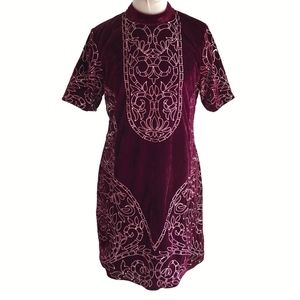 Chelsea & Violet Velvet Embroidered Shift Dress M